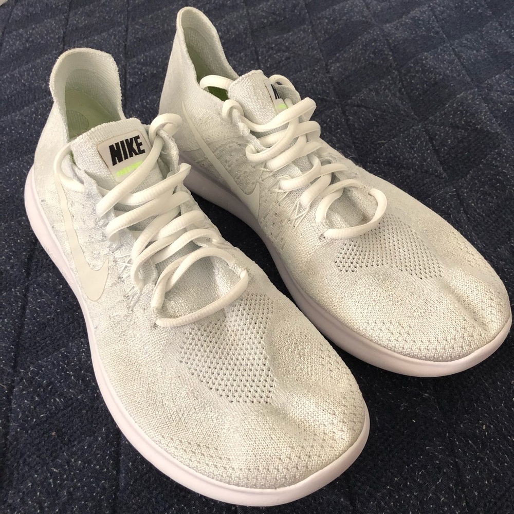 Nike Free Run Flyknit Sneakers in White